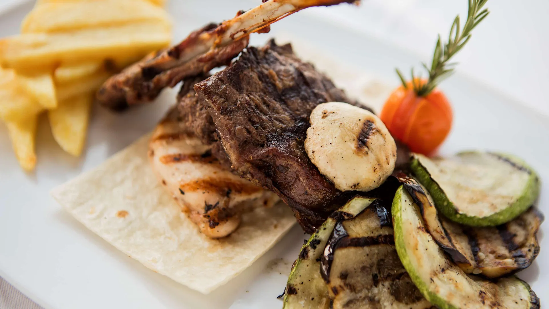 Hilton Garden Inn Istanbul Golden Horn 5*,