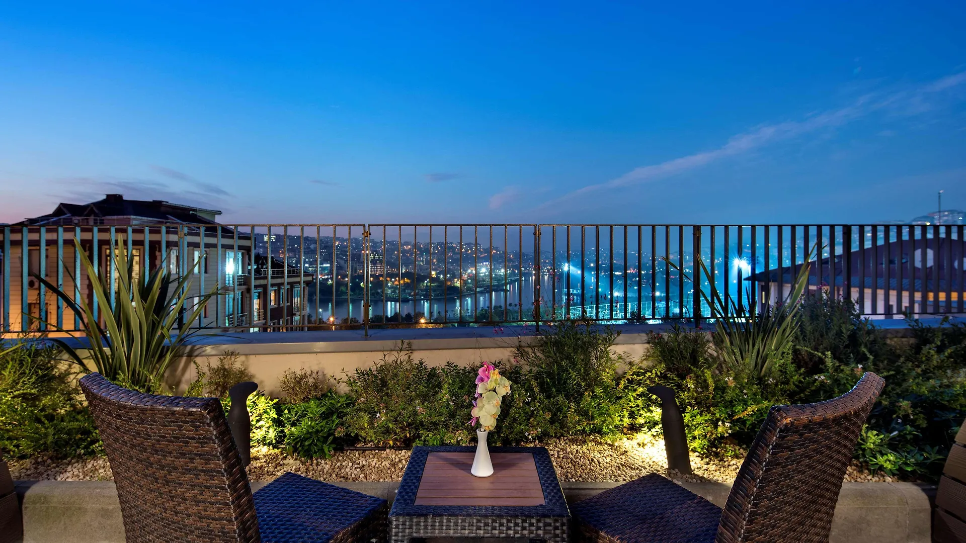 Hilton Garden Inn Istanbul Golden Horn 5*,