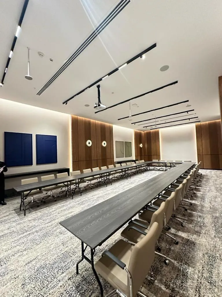 Hilton Garden Inn Istanbul Golden Horn 5*,